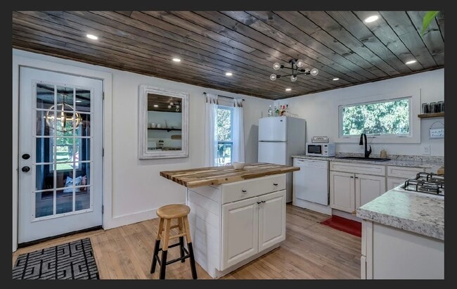 Building Photo - 14047 Military Rd