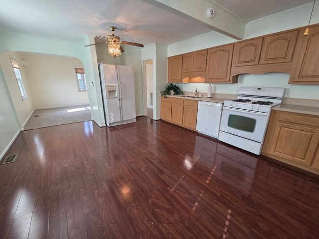 Building Photo - SUSSEX OF NORFOLK