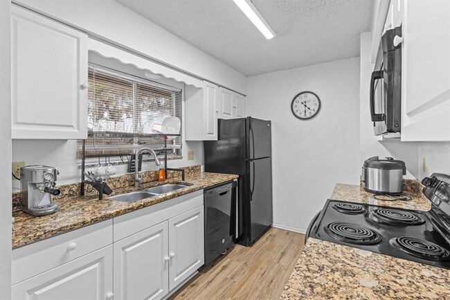 Building Photo - 12102 Walden Woods Dr