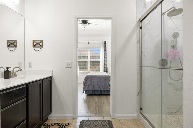 Building Photo - 121 Leona River Trl