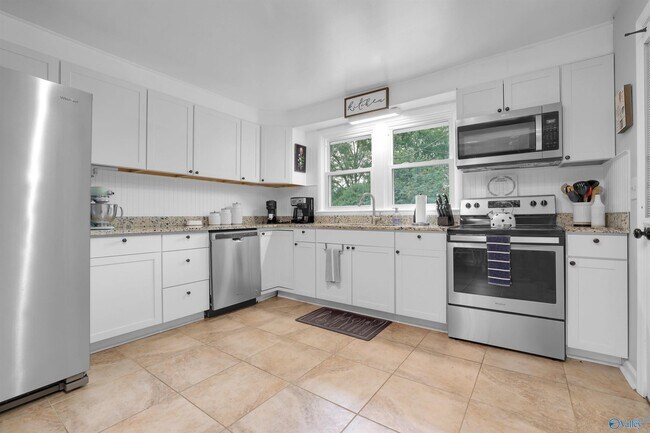 Building Photo - 619 Graycroft Dr SW