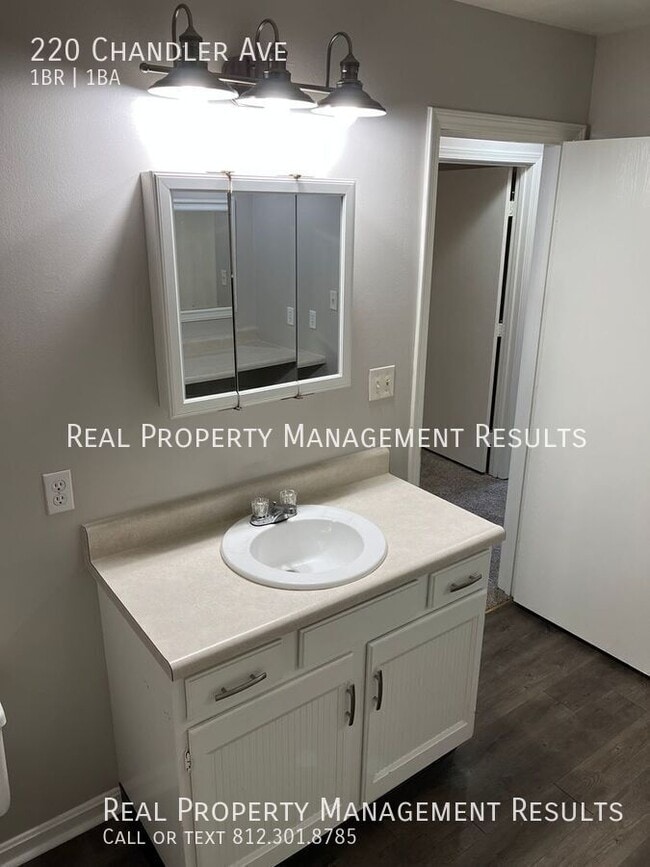 Building Photo - 220 Chandler Ave