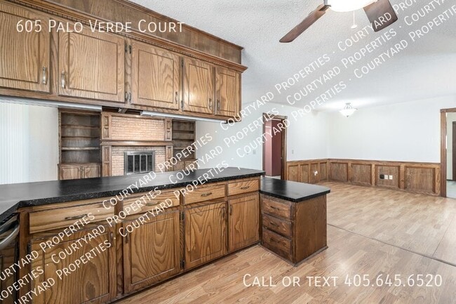 Building Photo - 605 Palo Verde Ct