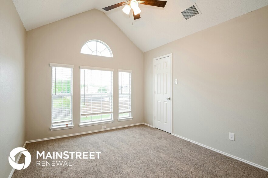 Building Photo - 809 Hines Dr