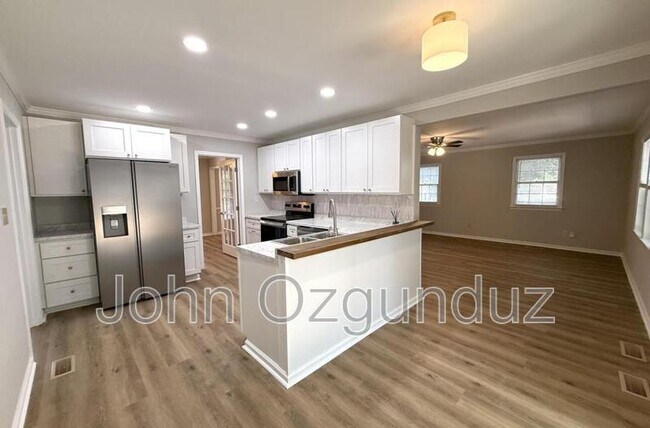 Building Photo - 3909 Westra Dr