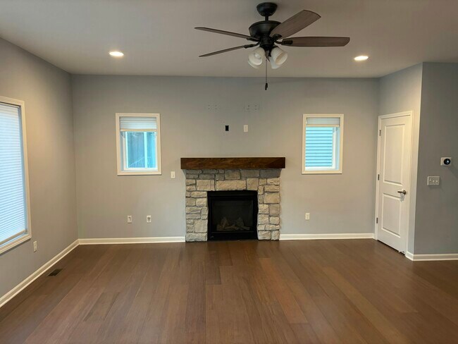 Building Photo - 2142 Hidden Ridge Dr