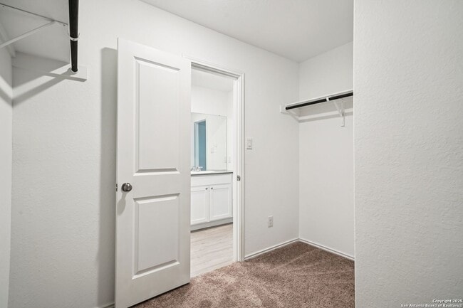 Building Photo - BEAUTIFUL 4-BEDROOM HOME AT THE SILOS