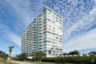 Building Photo - 2150 Sans Souci Blvd