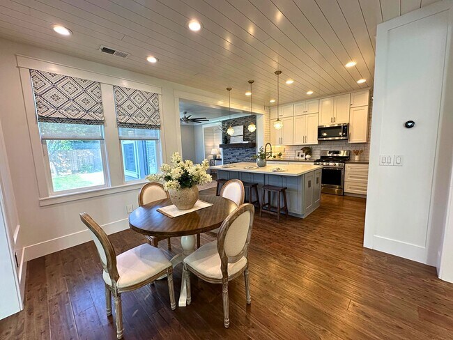 Building Photo - Stunning 4 Bedroom, 2.5 Bath Lawrence Ranch Home With Solar