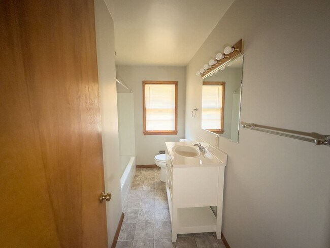 Building Photo - Rare 3 bedroom plus office home for rent!