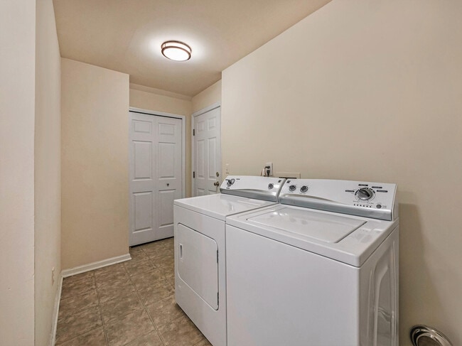 Building Photo - 1112 Addington Ln