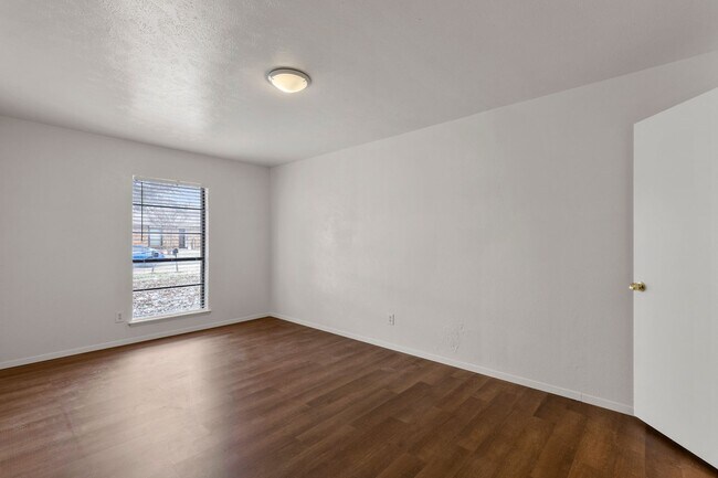 Building Photo - For Rent Newly Remodeled 3 Bed / 2 Bath Home