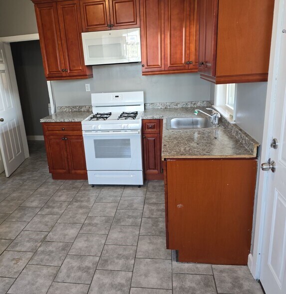 Building Photo - 1177 North Ave