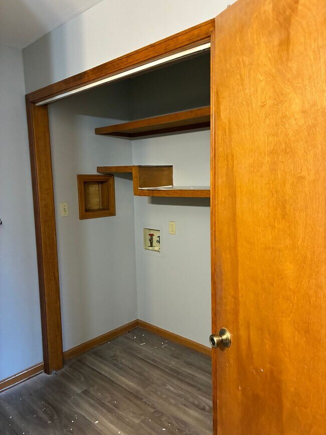 Building Photo - River Oaks Commons Condo 2 bedroom Plus Office and Garage