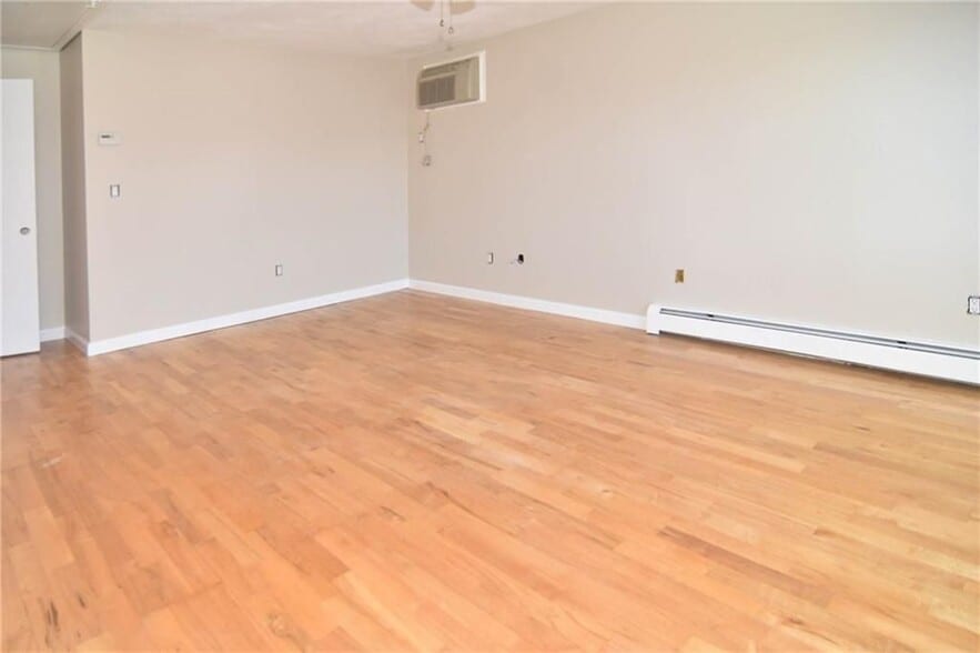 Building Photo - 8 Coleman St