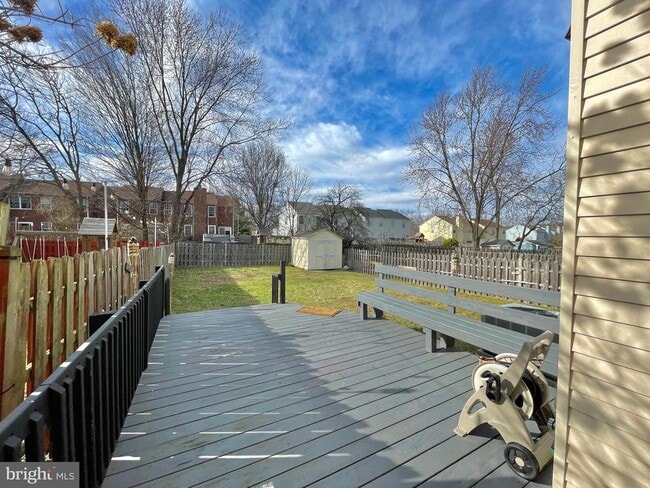 Building Photo - 7 N Hill Dr