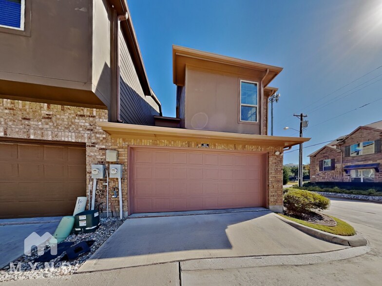 Building Photo - 868 Dartford Dr