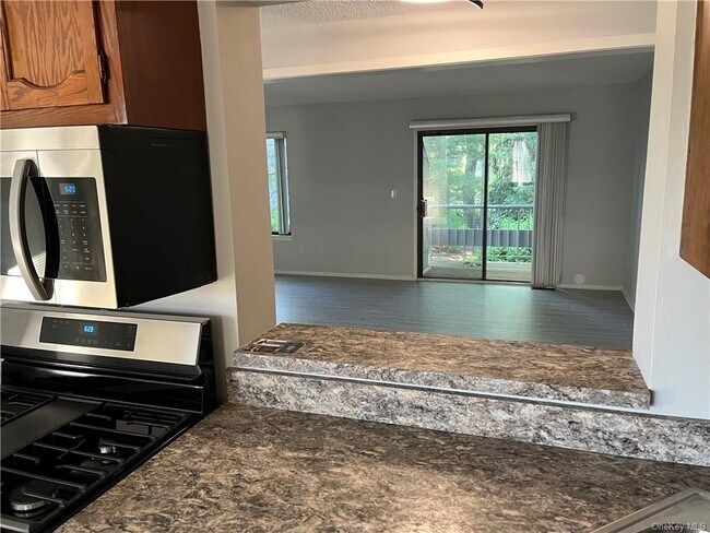 Building Photo - 161 Treetop Cir