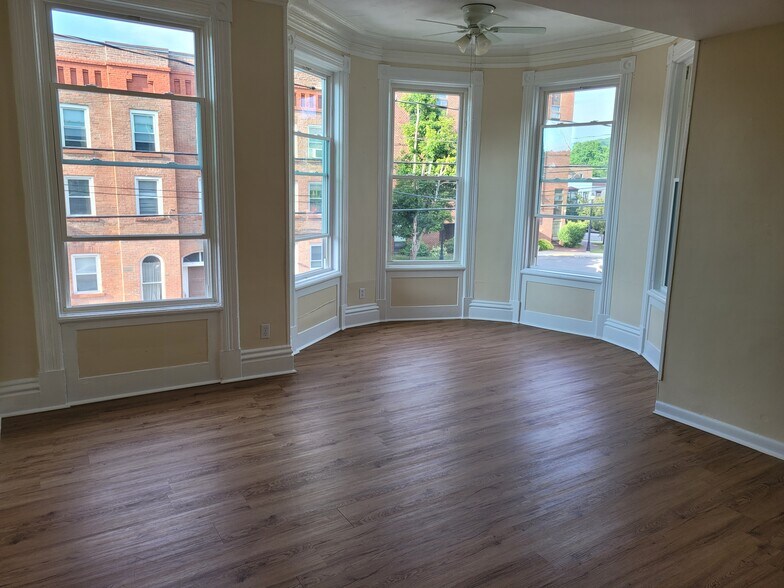Livingroom - 4 115th St