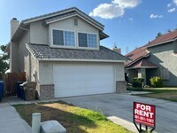 Building Photo - Available Now - Elegant 3-Bedroom, 2.5 Bat...