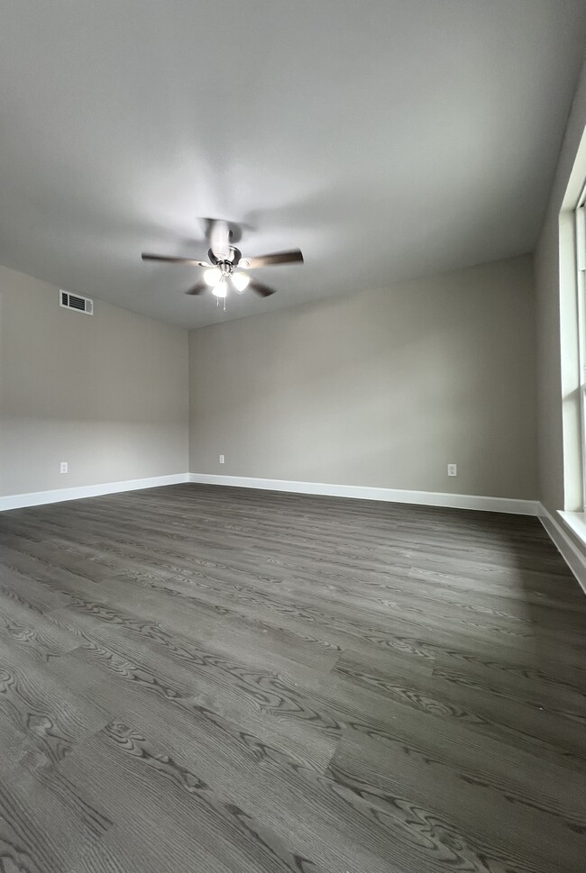 Building Photo - 3305 Red Bluff Rd