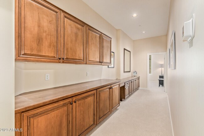 Building Photo - 7944 E Parkview Ln