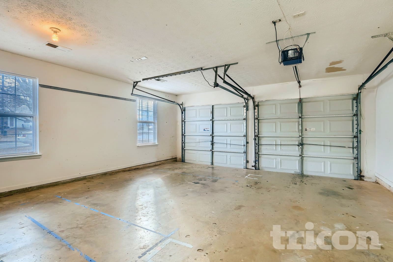 Building Photo - 3020 Lake Park Ct