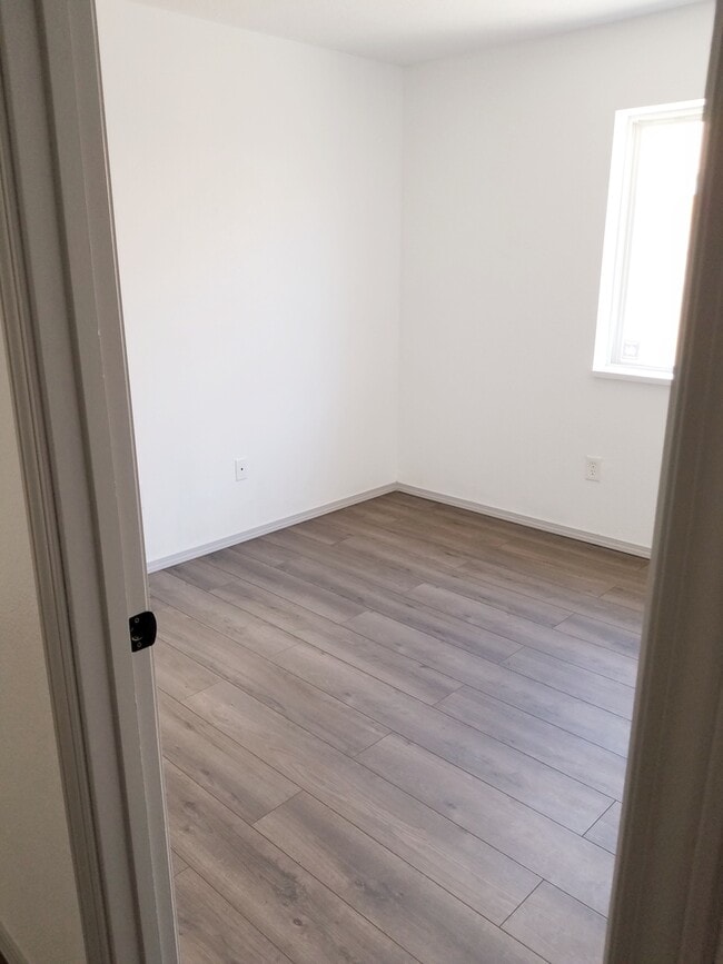 Building Photo - Beautiful 3 bedroom 2 bath in SW