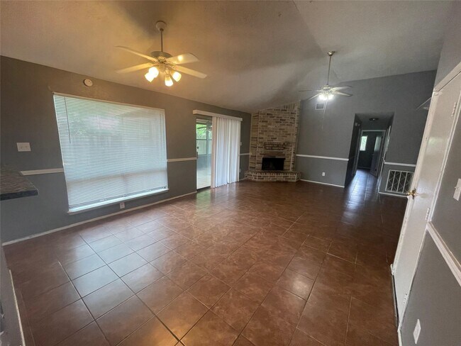 Building Photo - 22221 Moss Falls Ln