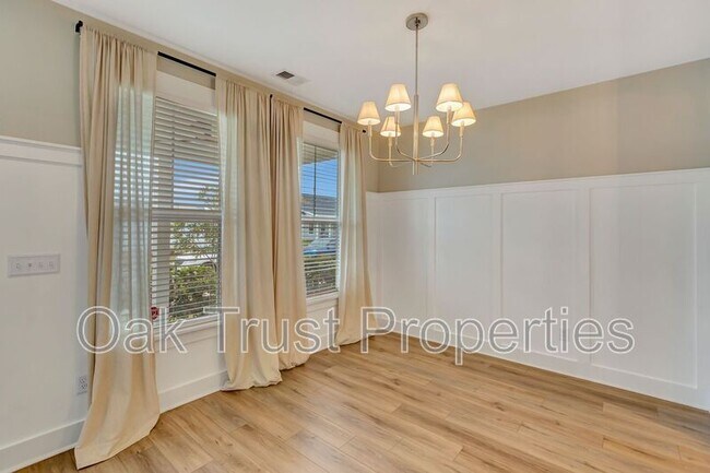 Building Photo - 3 Clearblue Lp