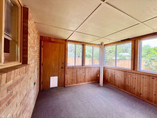 Building Photo - 3 Bedroom - 2 Bath Ranch Home with 2 Car A...