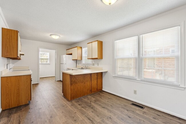 Building Photo - Located in the Center of Downtown Greer, 3 BR, 2 BA Townhome
