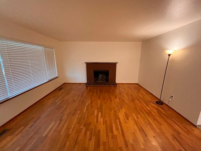 Building Photo - 8901 Lawndale Ave SW