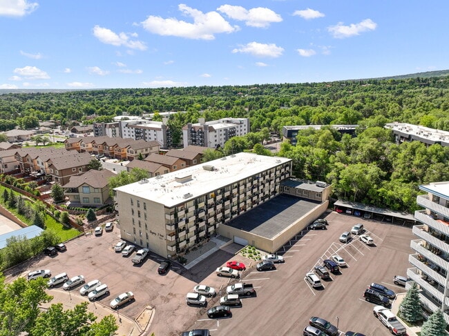 Building Photo - 777 Saturn Dr