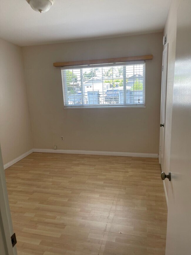 Building Photo - 3BR/2BA   By the beach.