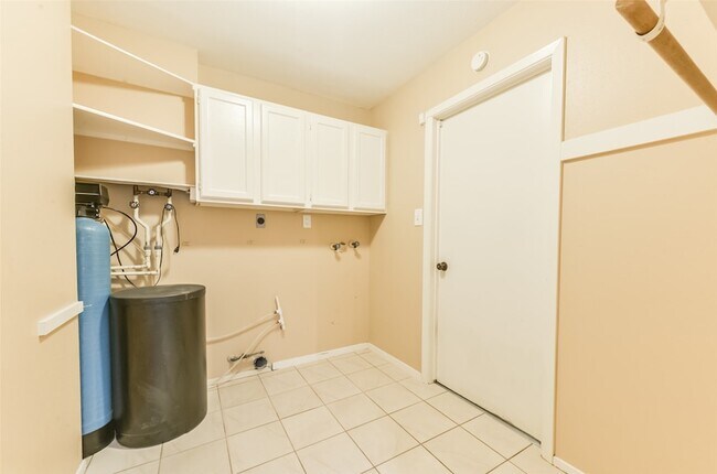 Building Photo - 16606 Burlcreek St