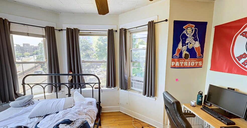 Building Photo - 126 Warren St