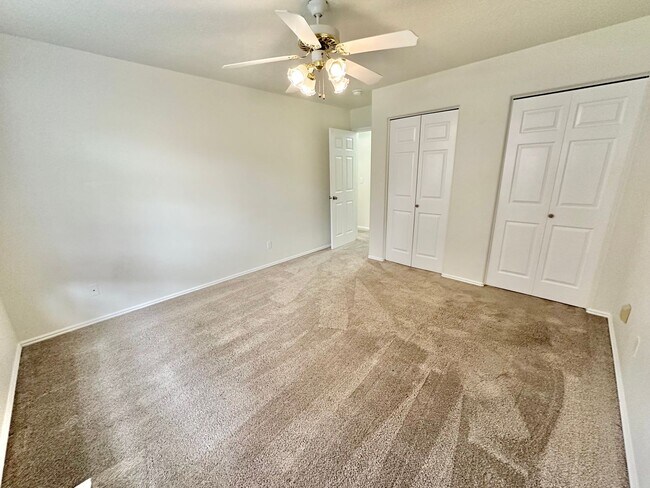 Building Photo - 4 bedrooms plus 2 additional areas. Price Reduced!!