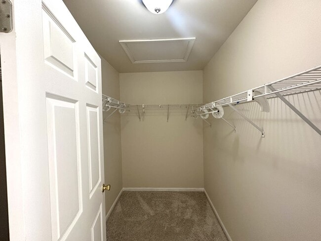 Building Photo - 3 bedrooms, 2.5 bathrooms