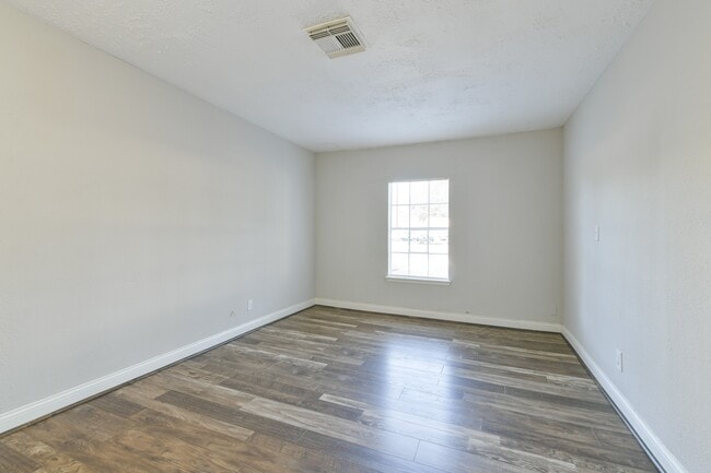 Building Photo - 1206 Houston Ave