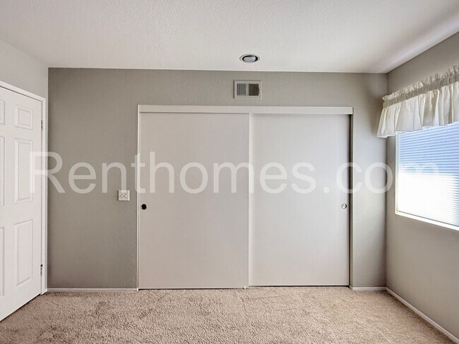 Building Photo - 1737 Willowhaven Rd