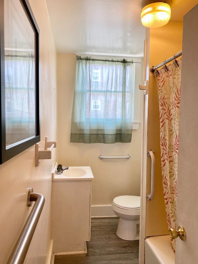 Building Photo - 1501-03 13th Ave