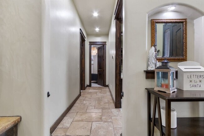 Building Photo - 5605 N Morpheus Pl