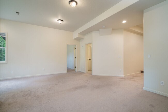 Building Photo - 4920 SW Slavin Rd