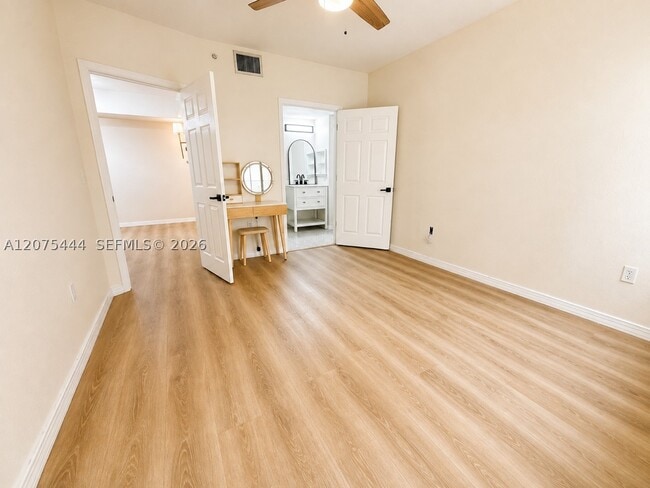 Building Photo - 2548 Centergate Dr