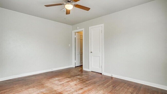 Building Photo - 410 McCarty St