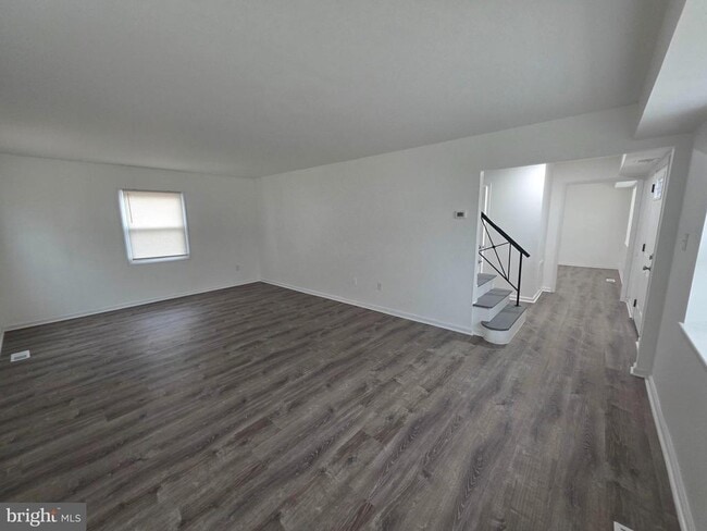 Building Photo - 14 East Ct