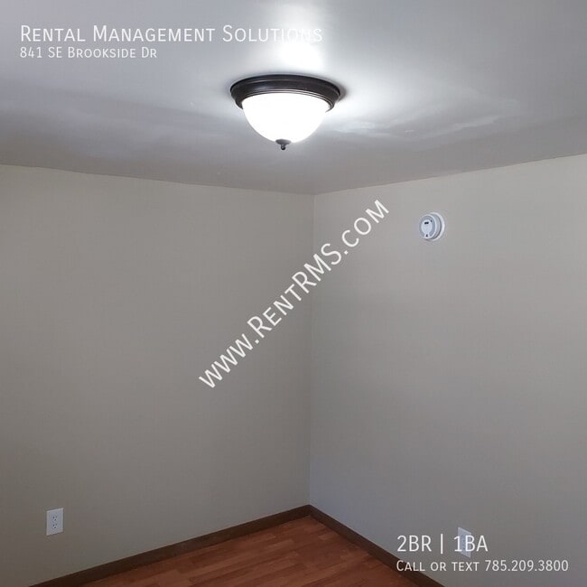 Building Photo - 841 SE Brookside Dr