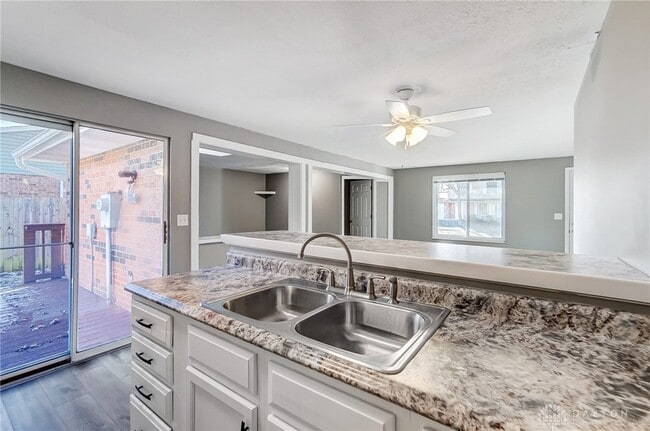 Building Photo - 4825 Flagstone Ct