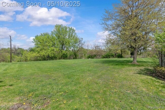 Building Photo - 25152 Fairway Dr